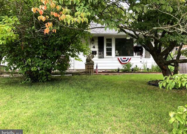 Property at 4 N Walnut Cir, West Berlin, NJ 08091, 3 beds, 1 bath