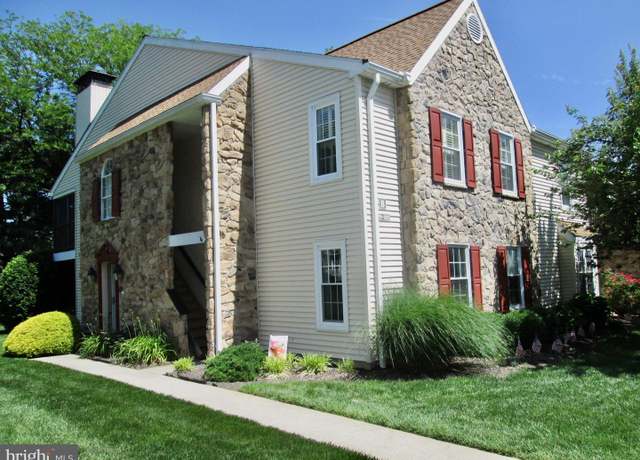 Property at 112 Valley Greene Cir, Reading, PA 19610, 3 beds, 2 baths