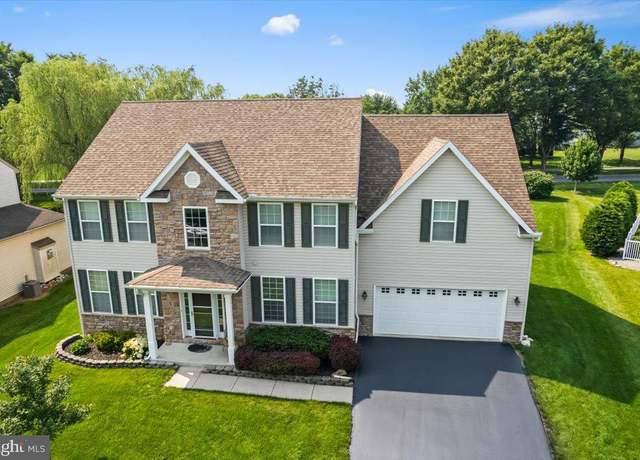 Property at 211 White Oak Cir, Lebanon, PA 17042, 4 beds, 2.5 baths