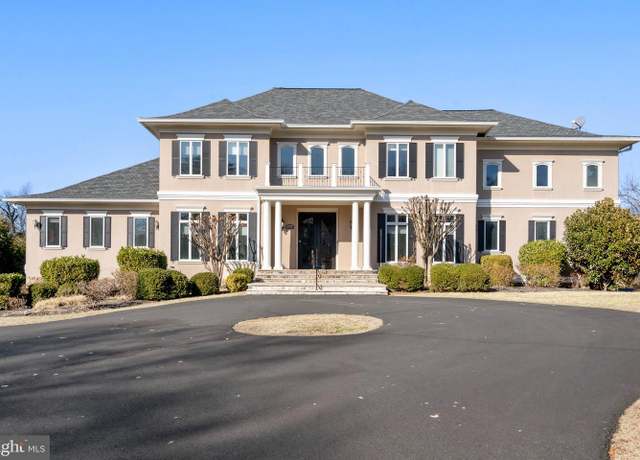 Property at 10400 Hunters Valley Rd, Vienna, VA 22181, 7 beds, 7.5 baths