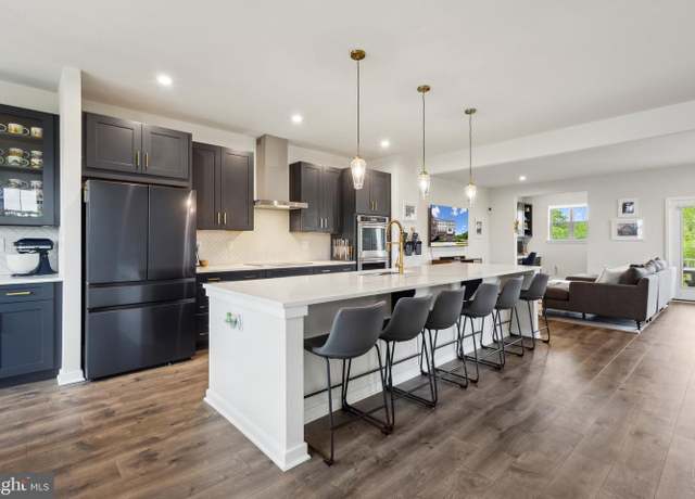 Property at 2627 Loganberry Dr, Herndon, VA 20171, 4 beds, 4 baths