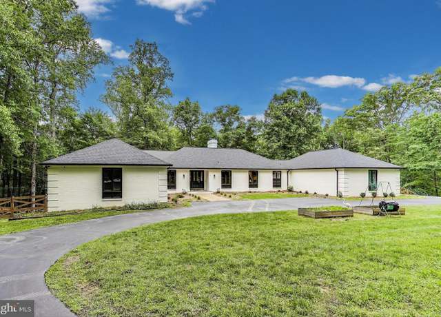 Property at 7007 Clifton Rd, Clifton, VA 20124, 3 beds, 2.5 baths