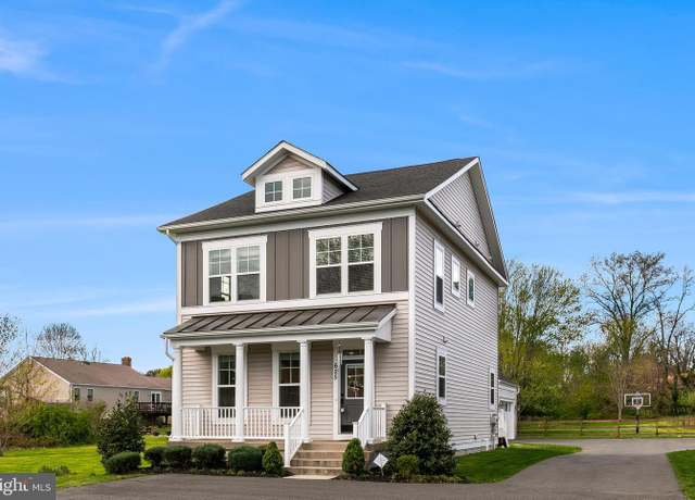 Property at 625 E G St, Purcellville, VA 20132, 4 beds, 3.5 baths