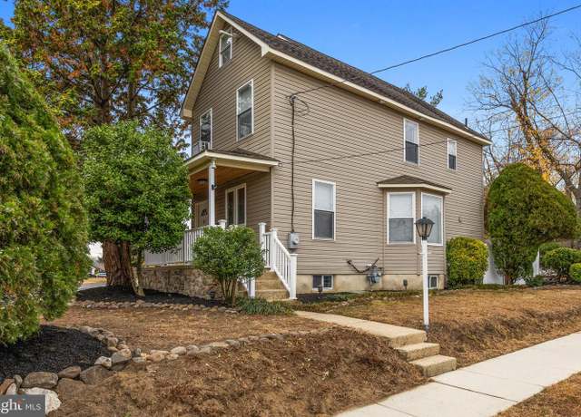 Property at 501 W Evesham Rd, Runnemede, NJ 08078, 4 beds, 2.5 baths