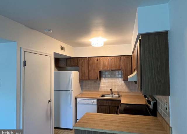 Property at 2-19 Aspen Way, Doylestown, PA 18901, 2 beds, 1.5 baths