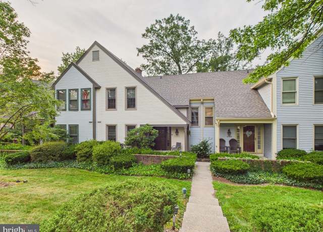 Property at 1124 Peggy Dr, Hummelstown, PA 17036, 3 beds, 2.5 baths