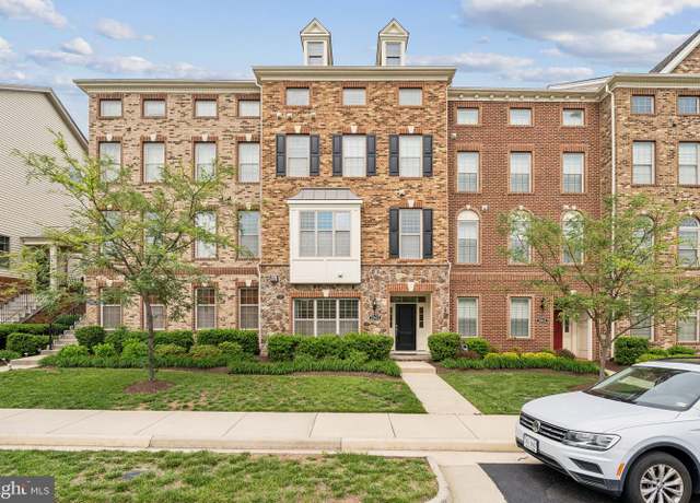 Property at 22613 Naugatuck Sq, Ashburn, VA 20148, 4 beds, 4 baths