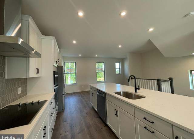 Property at 13212 Nixon Ln, Woodbridge, VA 22193, 4 beds, 3.5 baths