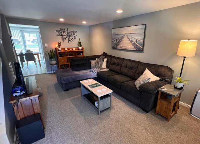 Property at 20510 Strath Haven Dr, Montgomery Village, MD 20886, 2 beds, 2 baths