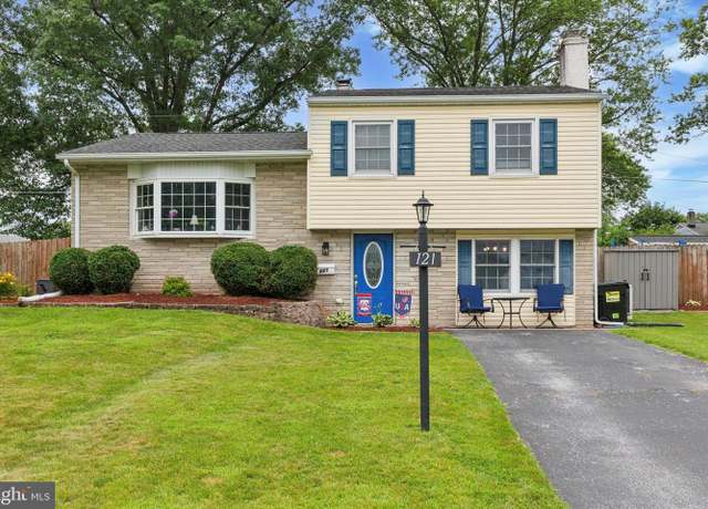 Property at 121 Briarwood Dr, Douglassville, PA 19518, 3 beds, 1.5 baths