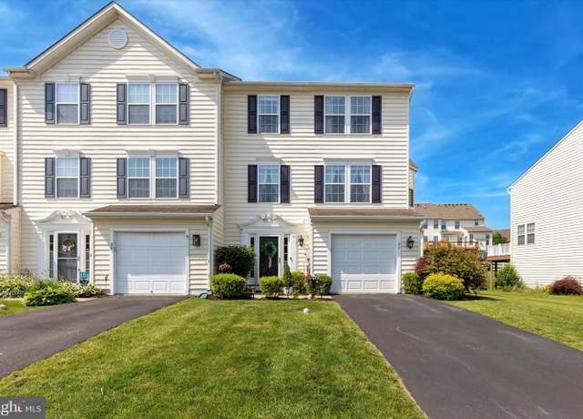 Property at 27 Bayberry Ln, Pottstown, PA 19465, 3 beds, 2.5 baths