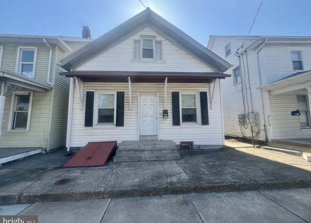 Property at 516 W Main St, Palmyra, PA 17078, 4 beds, 1 bath