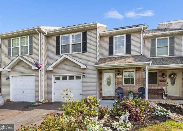 Property at 211 Grove Ct, Telford, PA 18969, 4 beds, 1.5 baths