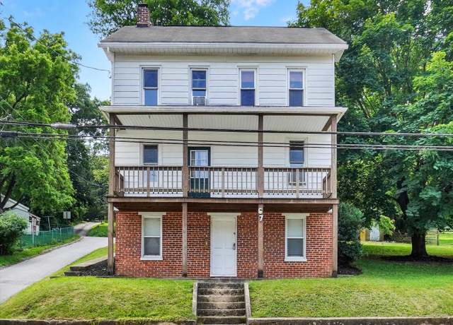 Property at 67 E Main St, Windsor, PA 17366, 3 beds, 1 bath