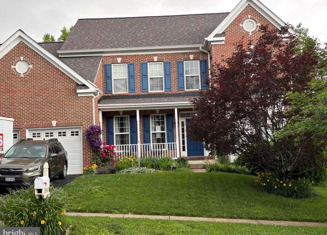 Property at 35540 Collington Dr, Round Hill, VA 20141, 5 beds, 3.5 baths