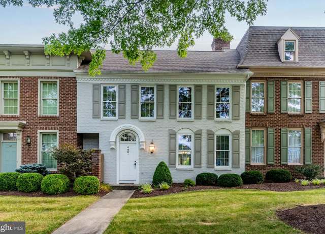 Property at 41 Devonshire Sq, Mechanicsburg, PA 17050, 3 beds, 2.5 baths