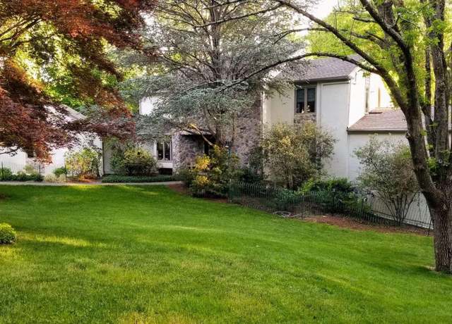 Property at 855 Meadow Croft Cir, West Chester, PA 19382, 4 beds, 4.5 baths