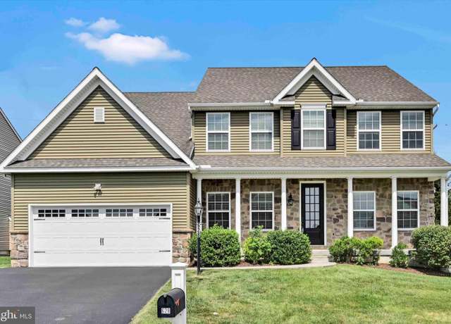 Property at 628 Warminster Ln, Lititz, PA 17543, 4 beds, 2.5 baths