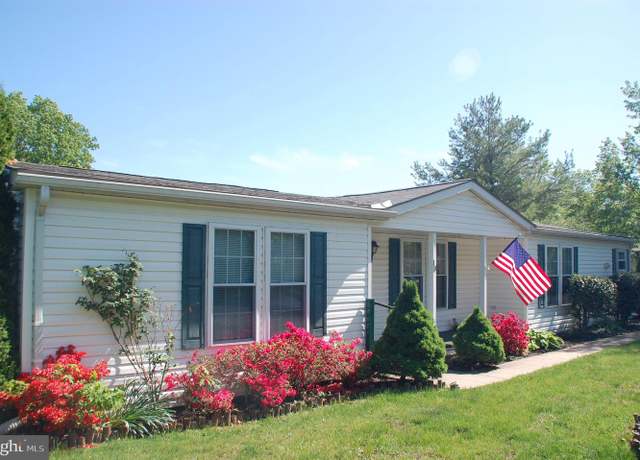 Property at 18 Asheton Ln, Souderton, PA 18964, 3 beds, 2 baths
