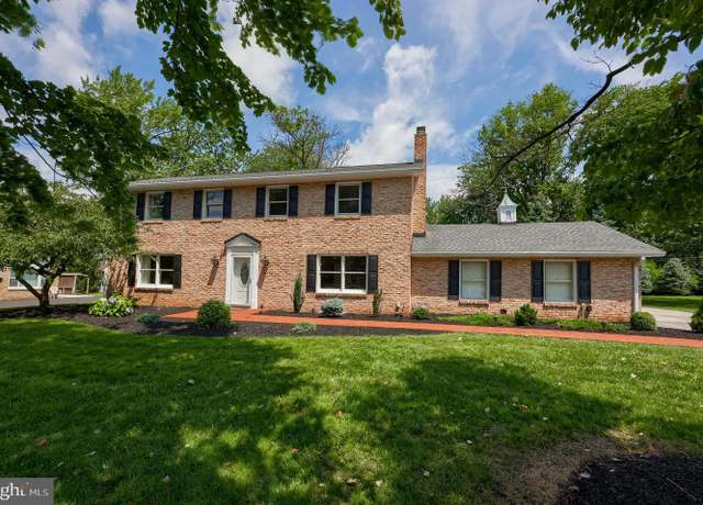 Property at 1005 Gleneagles Dr, York, PA 17404, 4 beds, 2.5 baths