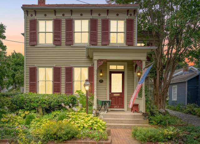 Property at 213 Princess Anne St, Fredericksburg, VA 22401, 3 beds, 2.5 baths
