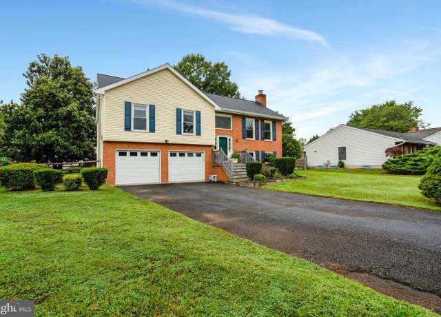 Property at 10124 Trinity Ln, Manassas, VA 20110, 3 beds, 3 baths