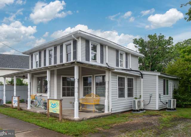 Property at 215 Irving Ave N, Colonial Beach, VA 22443, 1 bed, 1.5 baths