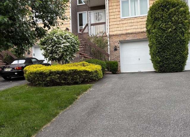 Property at 34 Edgefield Dr, Morris Plains, NJ 07950, 2 beds, 2.5 baths