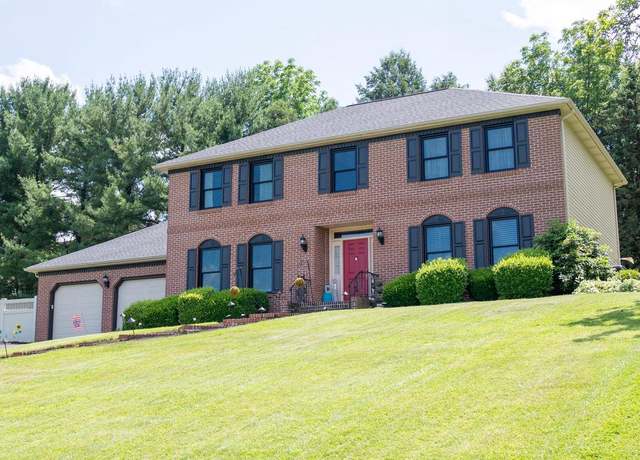 Property at 1042 Country Club Rd, Camp Hill, PA 17011, 4 beds, 2.5 baths
