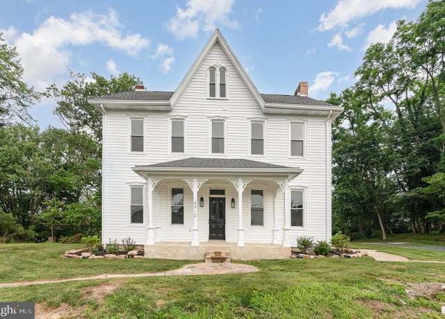 Property at 4910 Earl Dr, Harrisburg, PA 17112, 5 beds, 2.5 baths