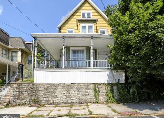 Property at 241 Pine St, Steelton, PA 17113, 4 beds, 1.5 baths