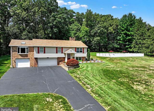 Property at 386 Sparton Rd, York, PA 17403, 4 beds, 3 baths