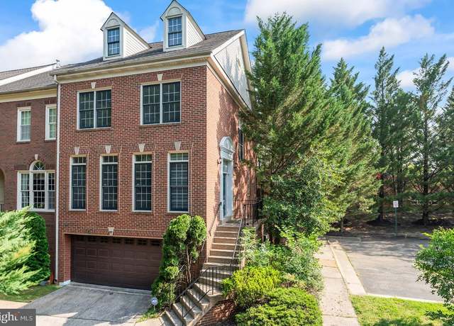 Property at 6509 Nightwind Ct, Alexandria, VA 22312, 3 beds, 3.5 baths