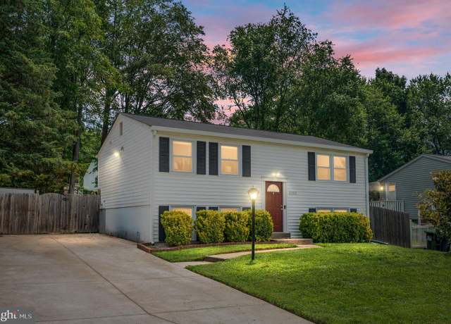 Property at 13713 Mayfair Ct, Woodbridge, VA 22193, 3 beds, 2 baths