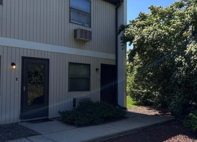Property at 1338-A Wyomissing W Unit A, Reading, PA 19609, 2 beds, 1.5 baths