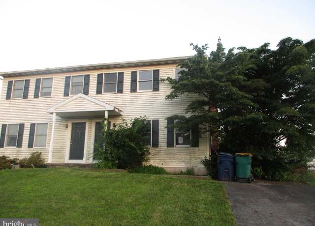 Property at 1782 Acorn Dr, Reading, PA 19608, 3 beds, 1.5 baths