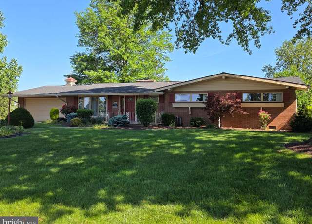 Property at 2901 Sunset Dr, Dallastown, PA 17313, 3 beds, 2.5 baths