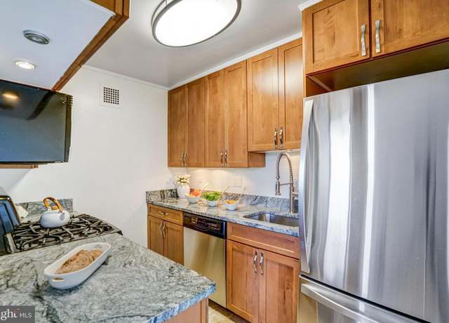 Property at 4390 Lorcom Ln #301, Arlington, VA 22207, 3 beds, 2 baths