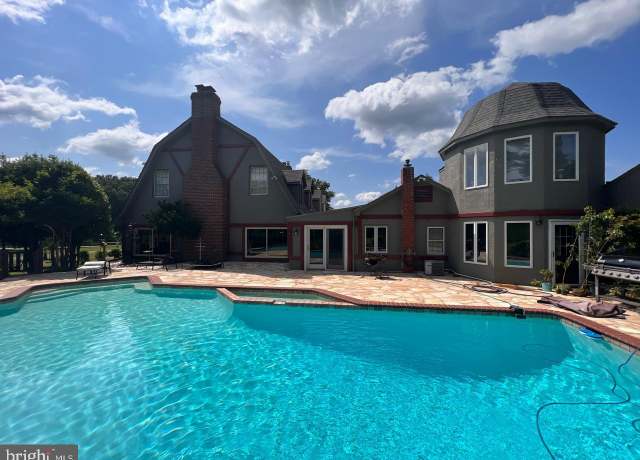 Property at 7700 Manor House Dr, Fairfax Station, VA 22039, 5 beds, 5.5 baths