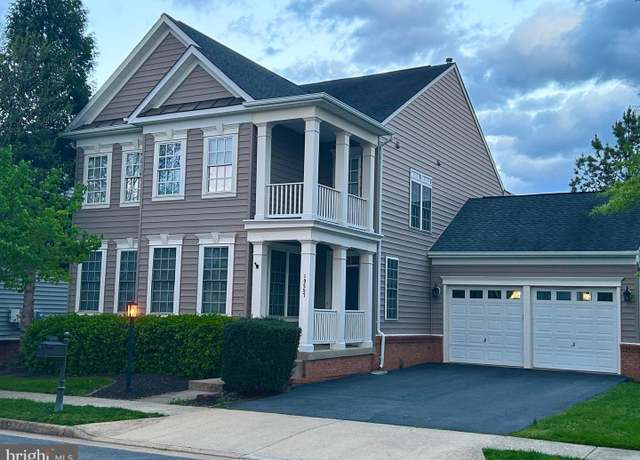 Property at 10557 Poagues Battery Dr, Bristow, VA 20136, 5 beds, 4.5 baths