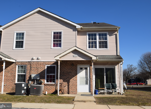 Property at 203 Highland Blvd Unit D, New Castle, DE 19720, 2 beds, 2.5 baths