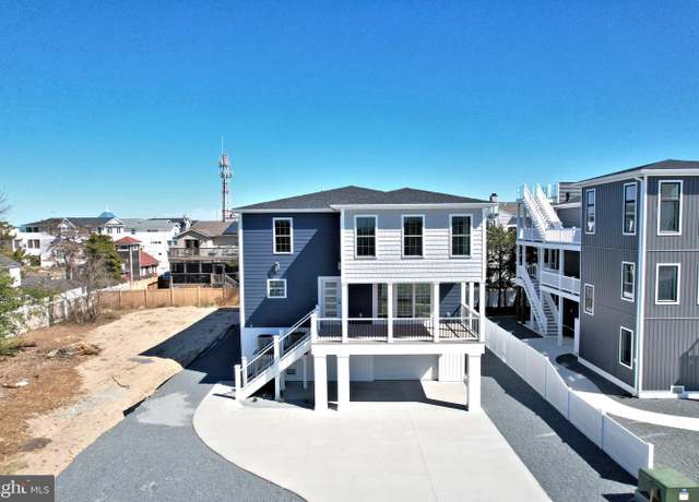 Property at 19 Tennessee Ave, Lewes, DE 19958, 5 beds, 4.5 baths