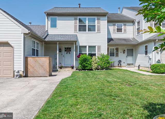 Property at 39 Allison Pl, Egg Harbor Township, NJ 08234, 2 beds, 1.5 baths