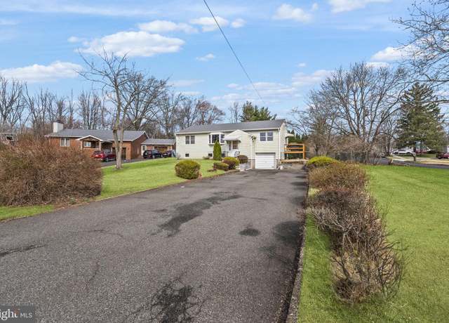 Property at 304 Lilac Ct, Bridgewater, NJ 08807, 3 beds, 1 bath