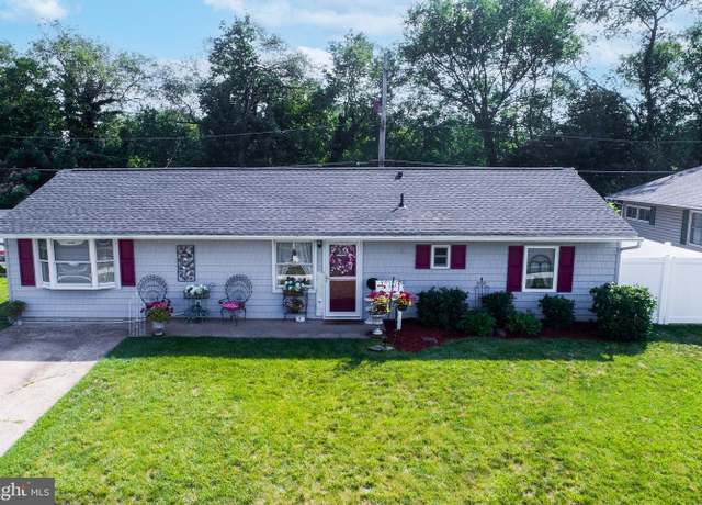 Property at 243 Pinewood Dr, Levittown, PA 19054, 3 beds, 1.5 baths