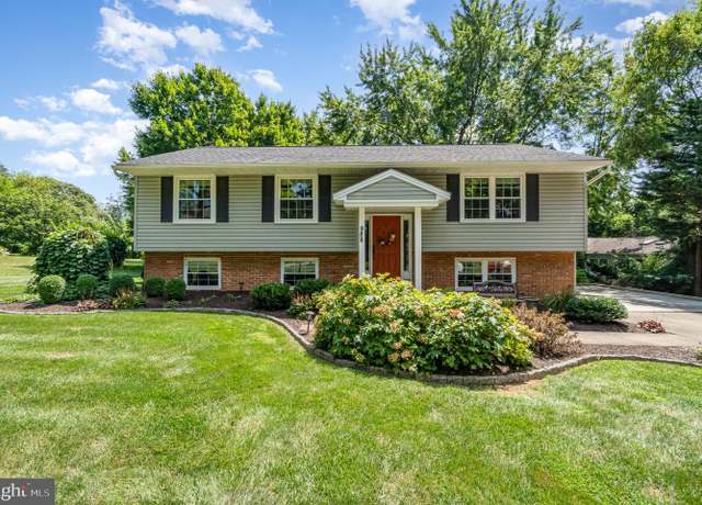Property at 988 W Areba Ave, Hershey, PA 17033, 4 beds, 2.5 baths