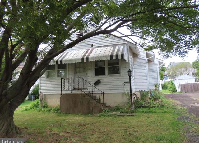 Property at 103 Center Ave, Willow Grove, PA 19090, 3 beds, 1 bath