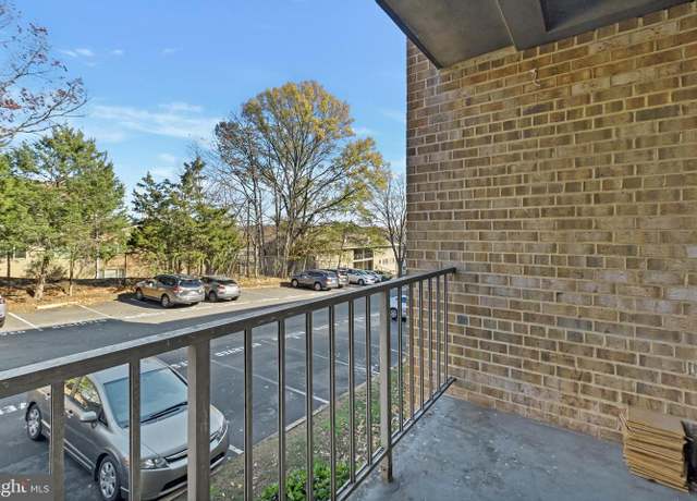 Property at 523 N Armistead St #102, Alexandria, VA 22312, 2 beds, 1 bath