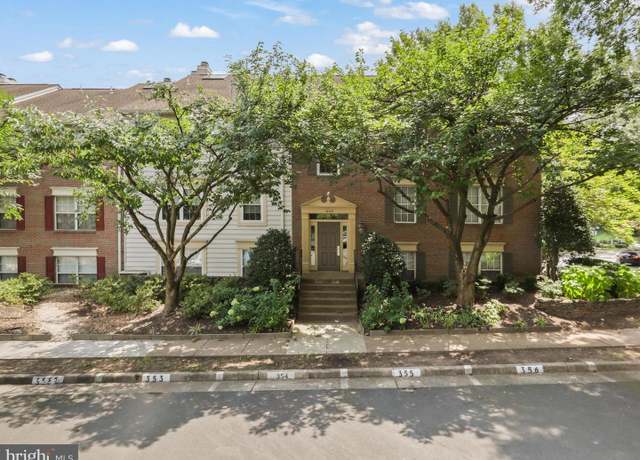 Property at 12105 Green Leaf Ct, Fairfax, VA 22033, 3 beds, 2 baths