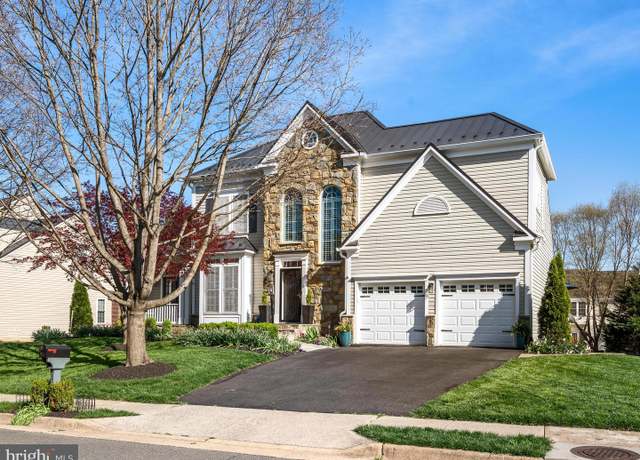 Property at 409 Lacey Ct SW, Leesburg, VA 20175, 4 beds, 3.5 baths
